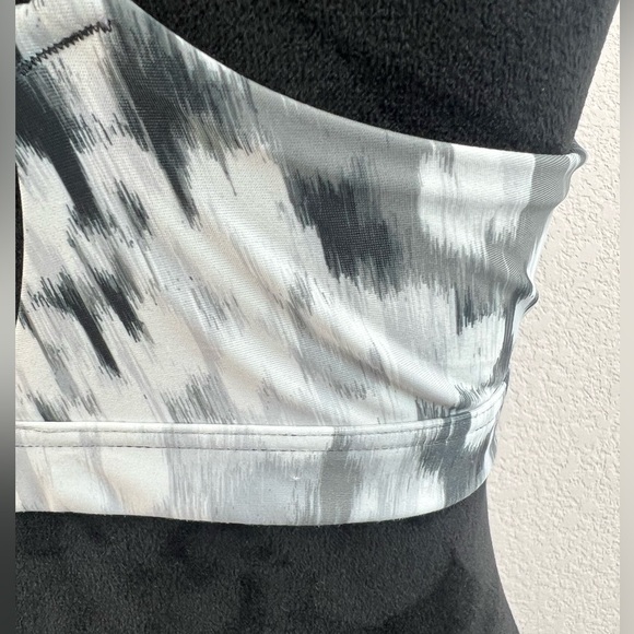 Offline By Aerie Shine Strappy Black in Grey/white Sports Bra Size M - Picture 7 of 10